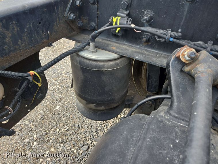 image for item DT4854 2016 Freightliner Cascadia semi truck