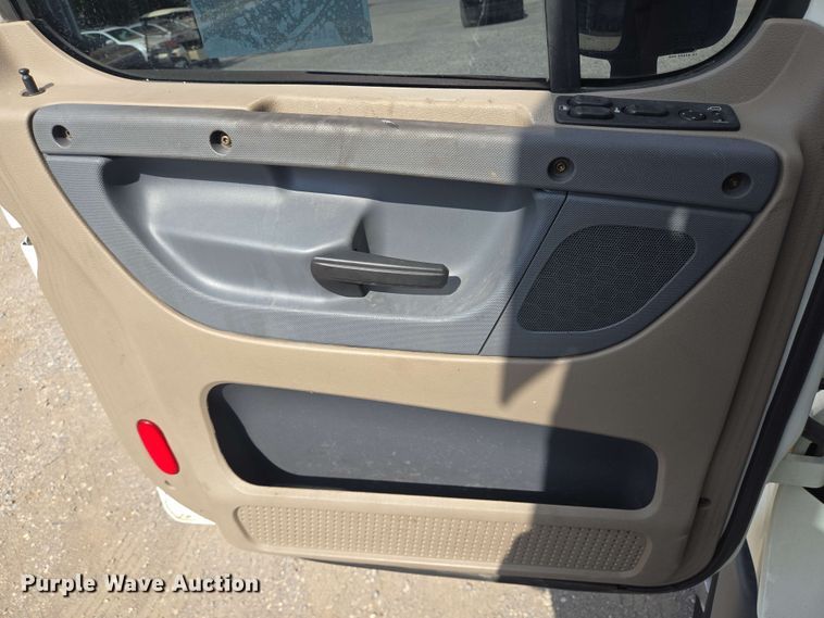 image for item DT4854 2016 Freightliner Cascadia semi truck