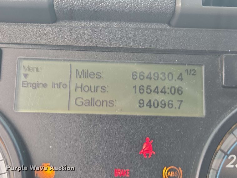 image for item DT4854 2016 Freightliner Cascadia semi truck