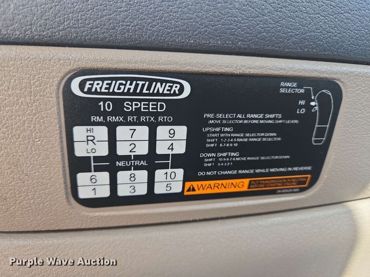 image for item DT4854 2016 Freightliner Cascadia semi truck