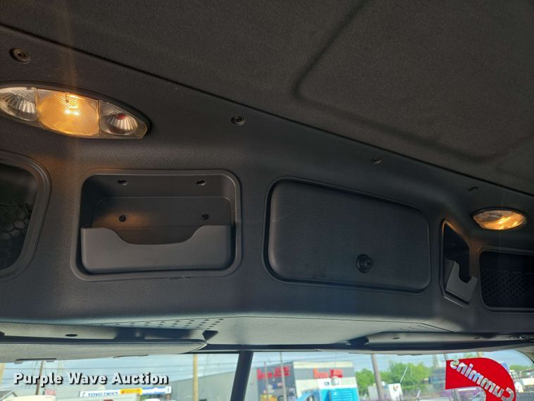 image for item DT4854 2016 Freightliner Cascadia semi truck