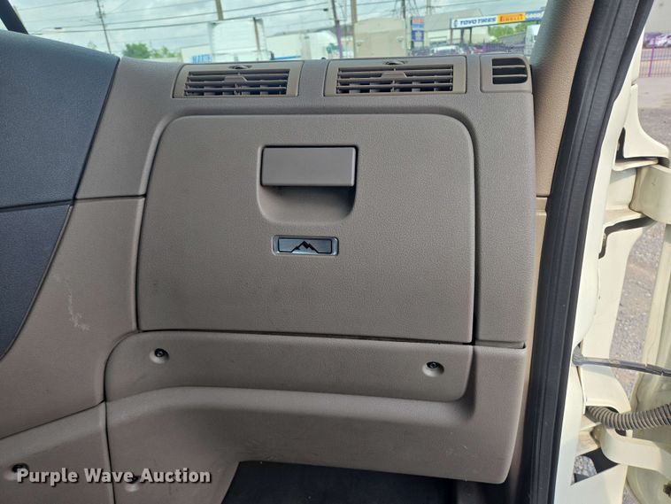 image for item DT4854 2016 Freightliner Cascadia semi truck