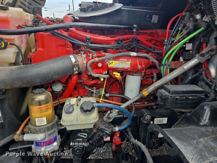 image for item DT4854 2016 Freightliner Cascadia semi truck