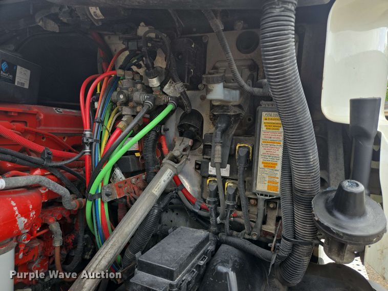 image for item DT4854 2016 Freightliner Cascadia semi truck