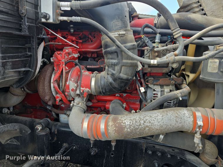 image for item DT4854 2016 Freightliner Cascadia semi truck