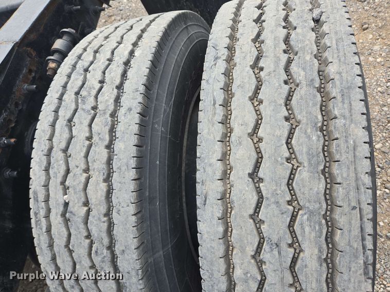 image for item DT4854 2016 Freightliner Cascadia semi truck