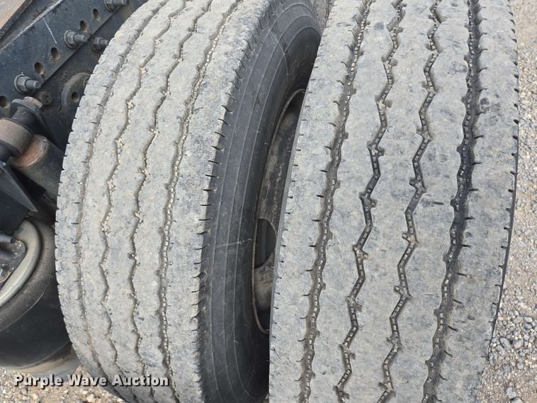 image for item DT4854 2016 Freightliner Cascadia semi truck