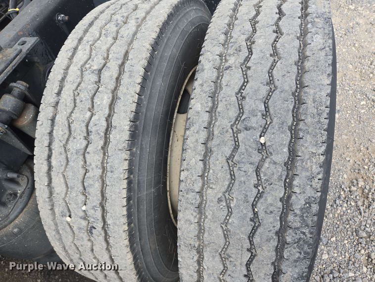 image for item DT4854 2016 Freightliner Cascadia semi truck