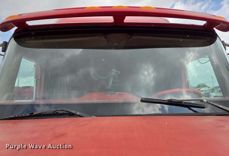 image for item DT4855 2006 International 9200i SBA semi truck