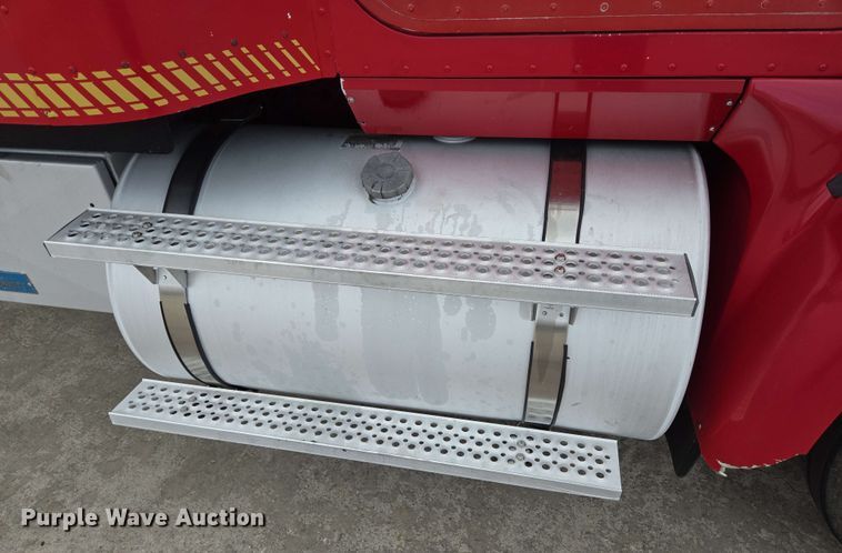 image for item DT4855 2006 International 9200i SBA semi truck