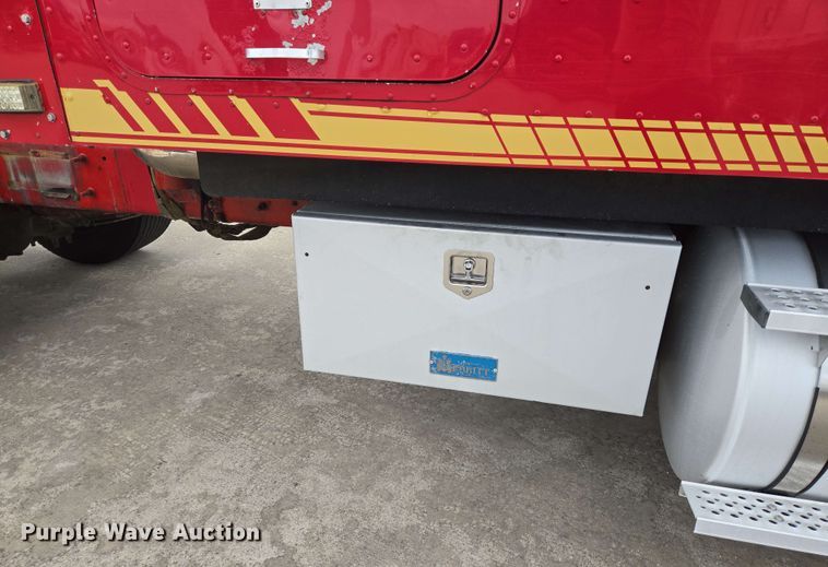 image for item DT4855 2006 International 9200i SBA semi truck