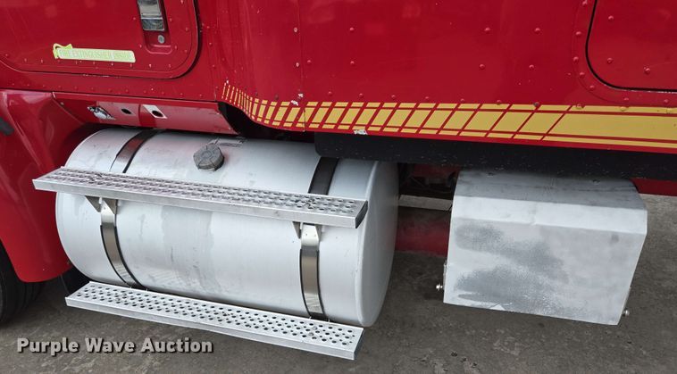 image for item DT4855 2006 International 9200i SBA semi truck