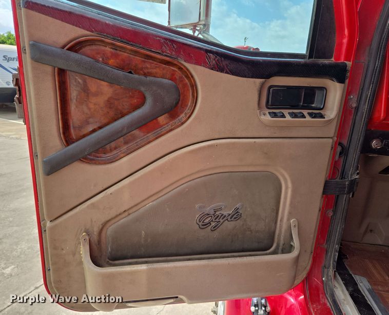 image for item DT4855 2006 International 9200i SBA semi truck