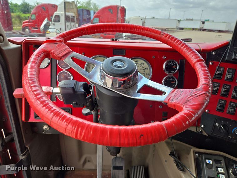 image for item DT4855 2006 International 9200i SBA semi truck