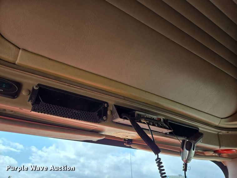 image for item DT4855 2006 International 9200i SBA semi truck