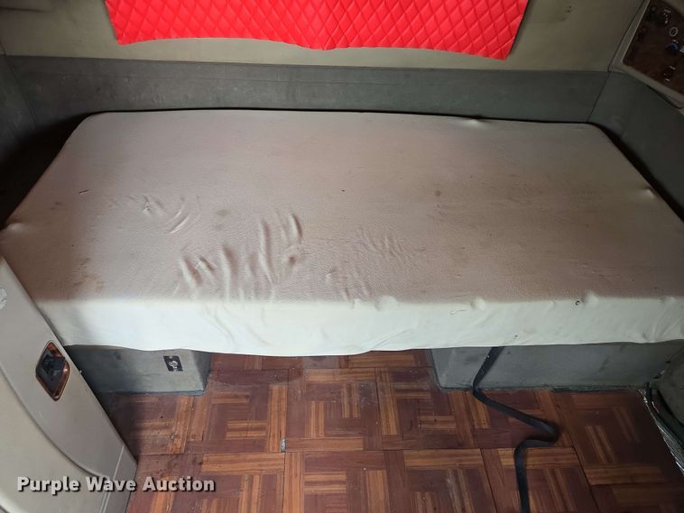 image for item DT4855 2006 International 9200i SBA semi truck