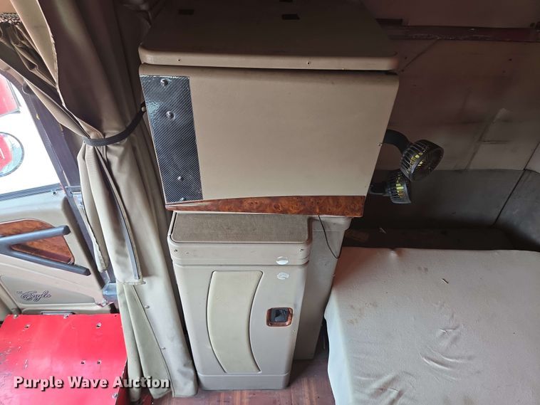 image for item DT4855 2006 International 9200i SBA semi truck