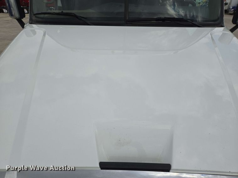 image for item DT4856 2016 Freightliner Cascadia semi truck