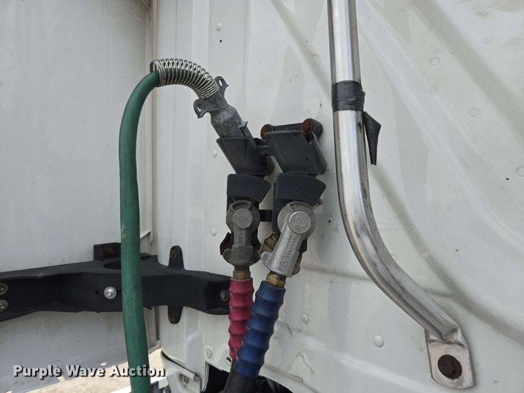 image for item DT4856 2016 Freightliner Cascadia semi truck