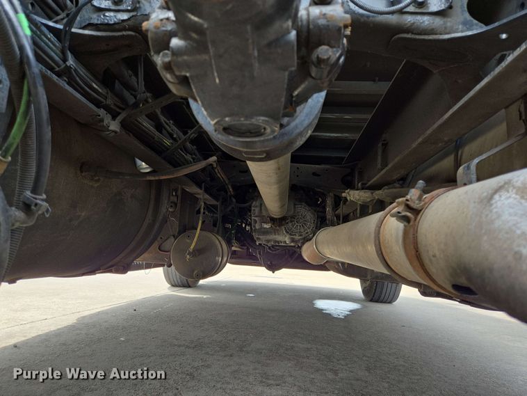 image for item DT4856 2016 Freightliner Cascadia semi truck