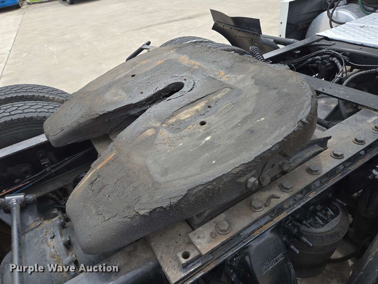 image for item DT4856 2016 Freightliner Cascadia semi truck