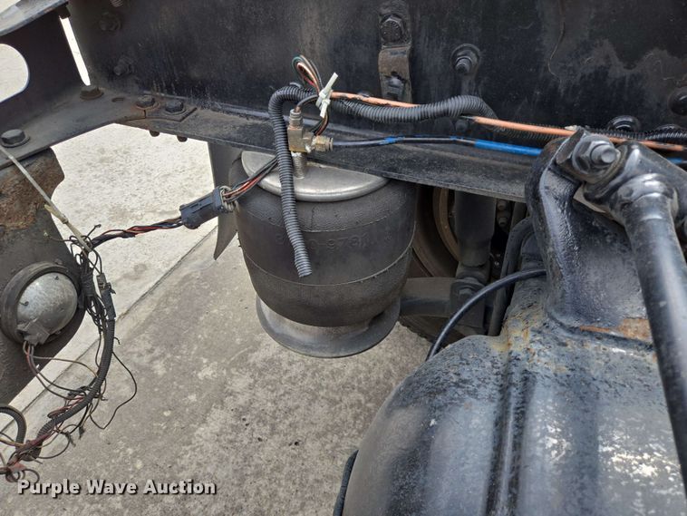 image for item DT4856 2016 Freightliner Cascadia semi truck