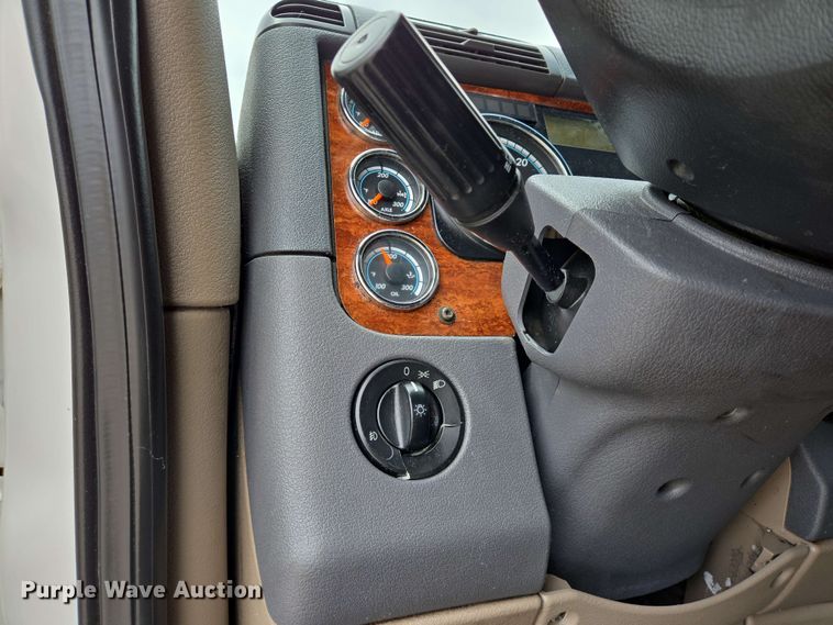 image for item DT4856 2016 Freightliner Cascadia semi truck