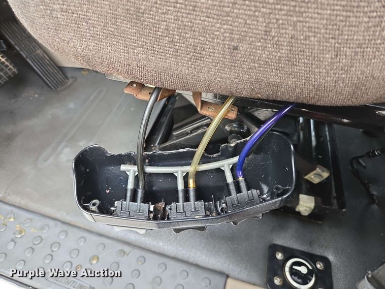 image for item DT4856 2016 Freightliner Cascadia semi truck