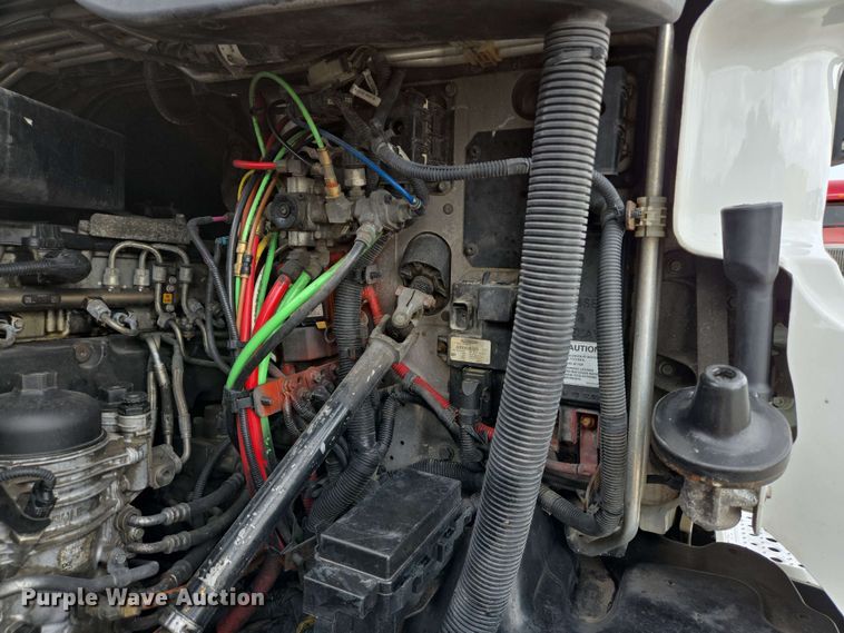 image for item DT4856 2016 Freightliner Cascadia semi truck