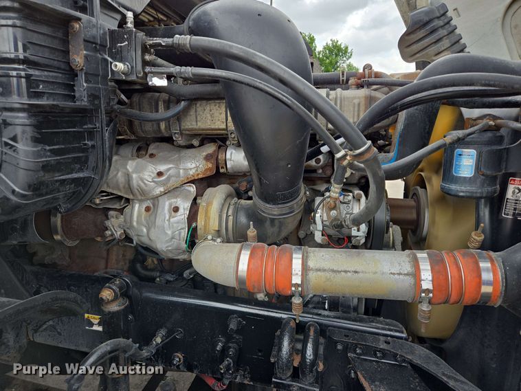 image for item DT4856 2016 Freightliner Cascadia semi truck