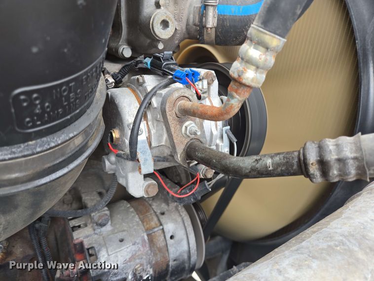 image for item DT4856 2016 Freightliner Cascadia semi truck