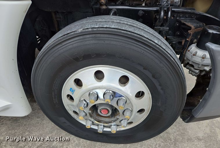 image for item DT4856 2016 Freightliner Cascadia semi truck