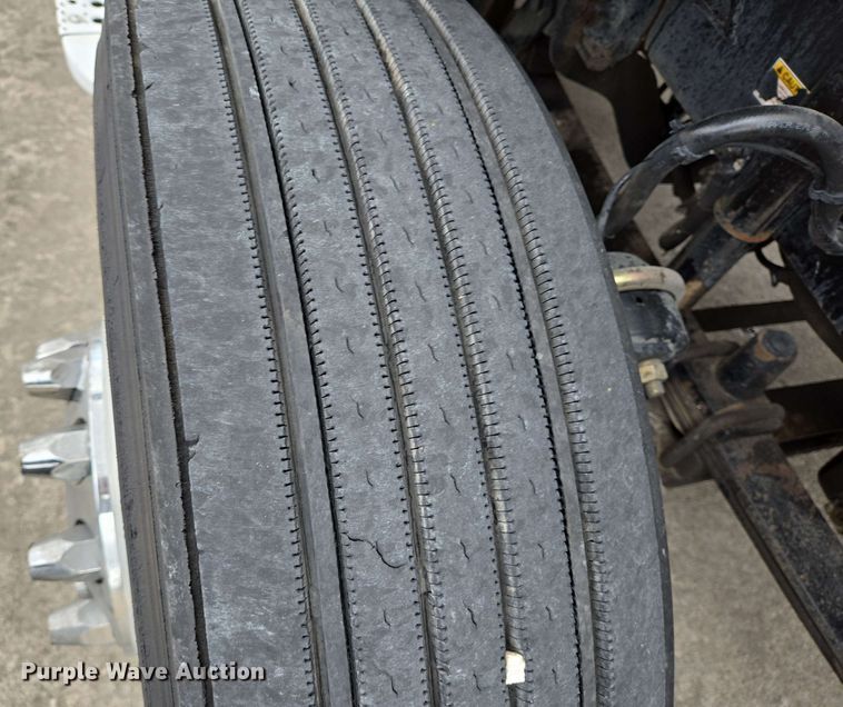 image for item DT4856 2016 Freightliner Cascadia semi truck