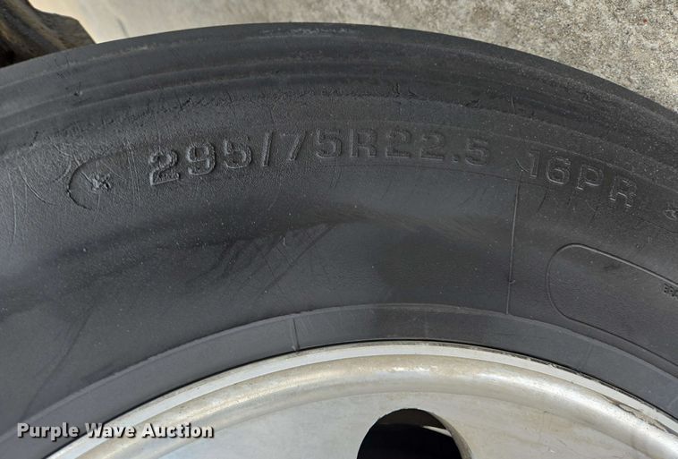 image for item DT4856 2016 Freightliner Cascadia semi truck