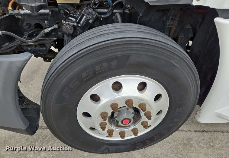 image for item DT4856 2016 Freightliner Cascadia semi truck