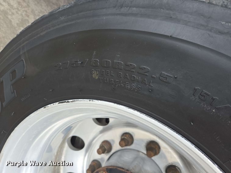 image for item DT4856 2016 Freightliner Cascadia semi truck