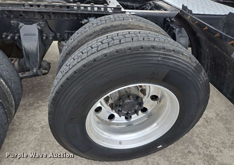 image for item DT4856 2016 Freightliner Cascadia semi truck