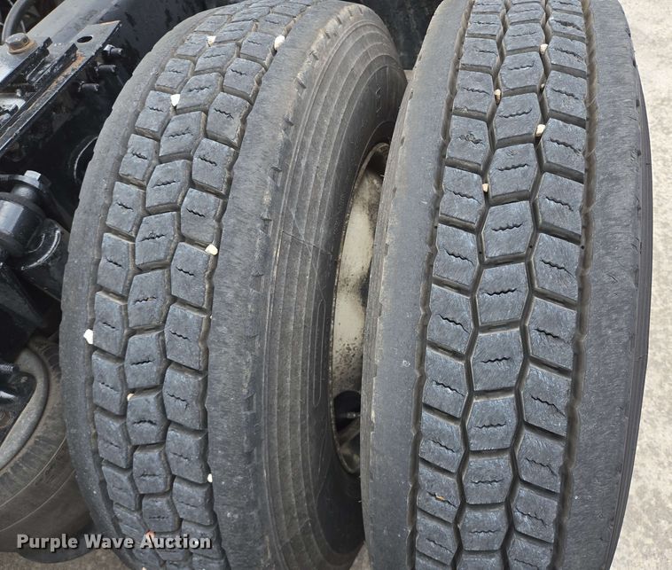 image for item DT4856 2016 Freightliner Cascadia semi truck