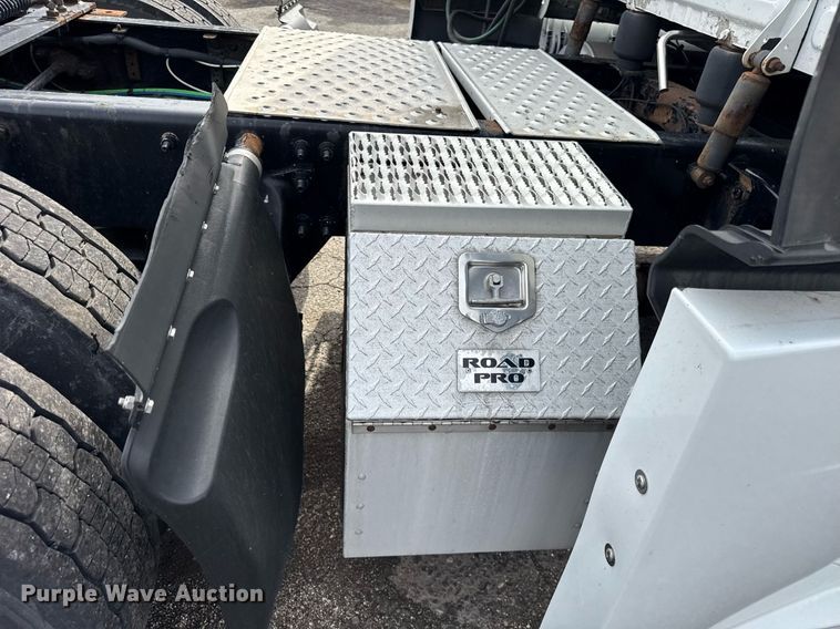 image for item DU3466 2016 Freightliner Cascadia semi truck