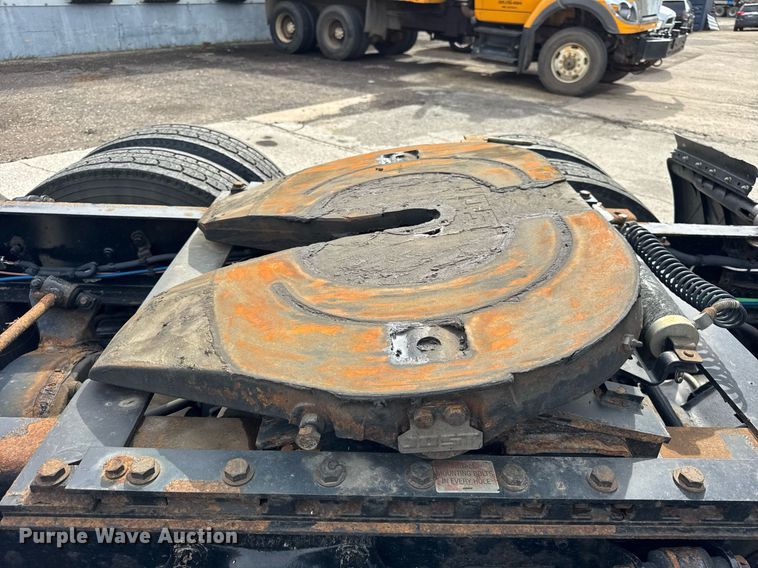 image for item DU3466 2016 Freightliner Cascadia semi truck