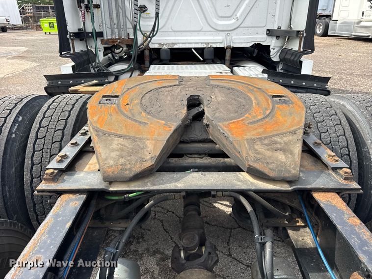 image for item DU3466 2016 Freightliner Cascadia semi truck