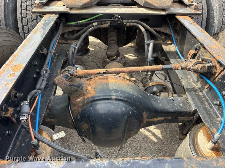 image for item DU3466 2016 Freightliner Cascadia semi truck