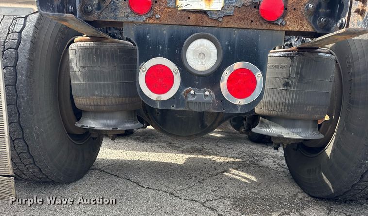 image for item DU3466 2016 Freightliner Cascadia semi truck