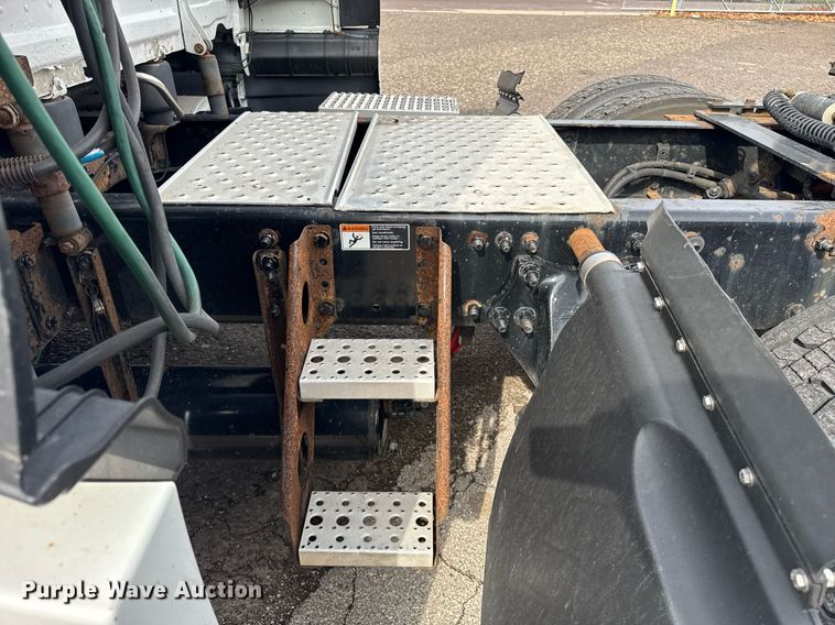 image for item DU3466 2016 Freightliner Cascadia semi truck