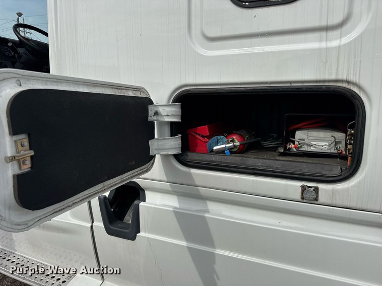 image for item DU3466 2016 Freightliner Cascadia semi truck