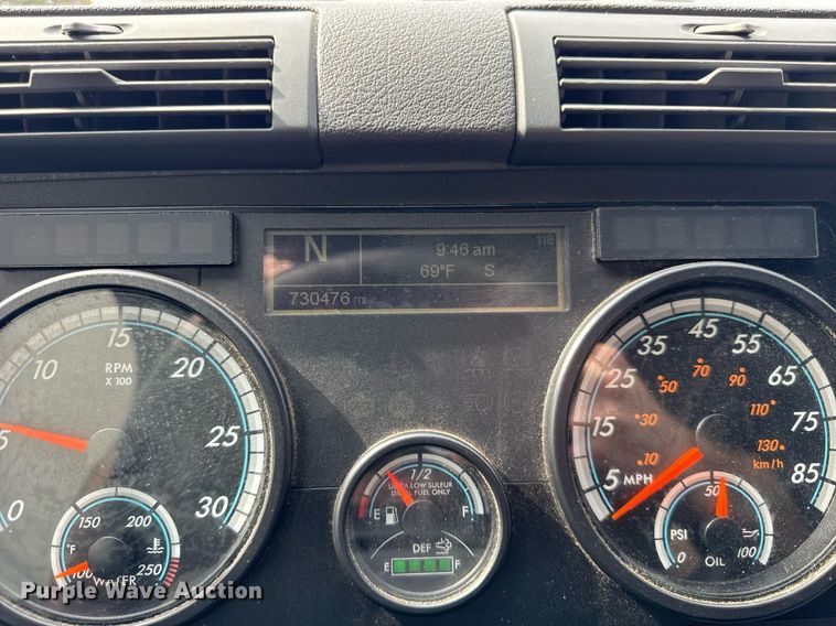 image for item DU3466 2016 Freightliner Cascadia semi truck