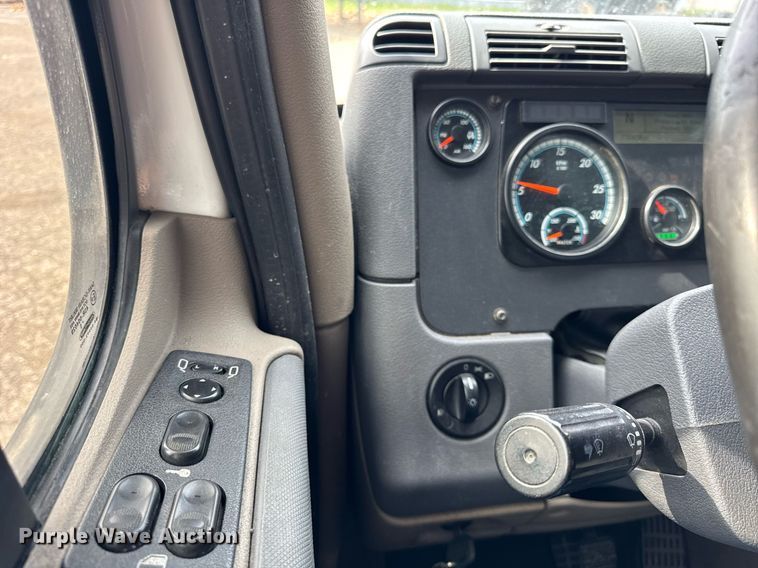 image for item DU3466 2016 Freightliner Cascadia semi truck