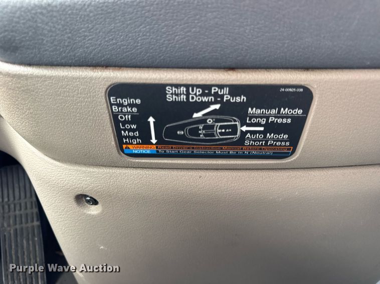 image for item DU3466 2016 Freightliner Cascadia semi truck