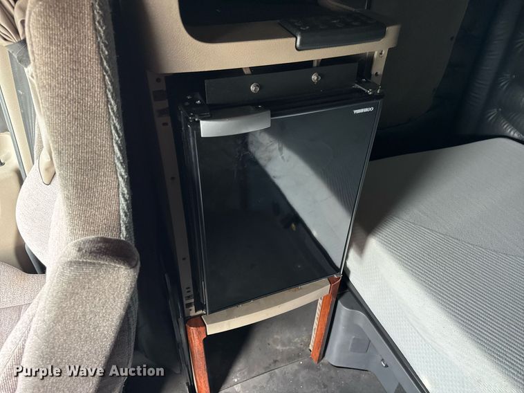 image for item DU3466 2016 Freightliner Cascadia semi truck