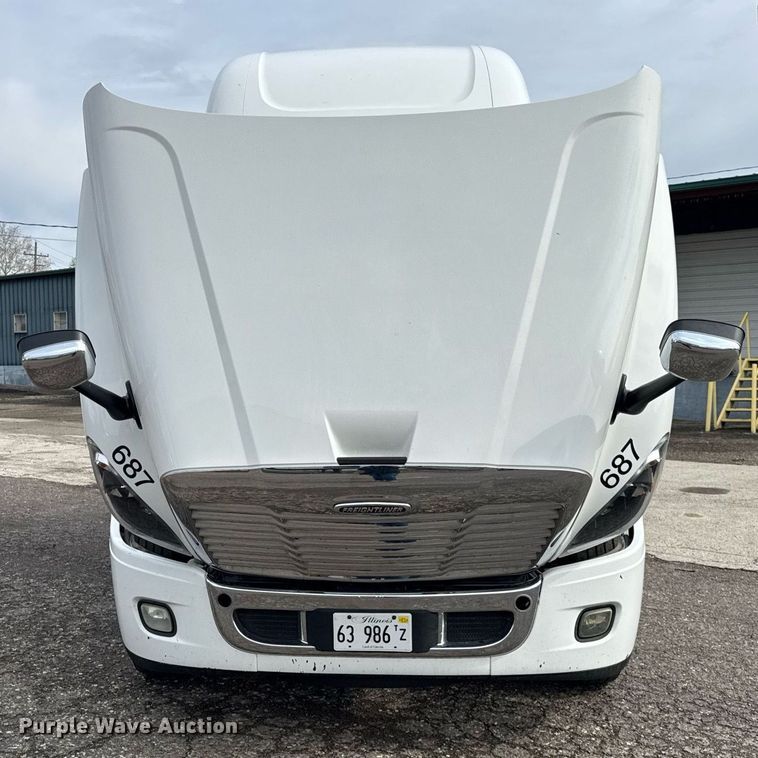 image for item DU3466 2016 Freightliner Cascadia semi truck